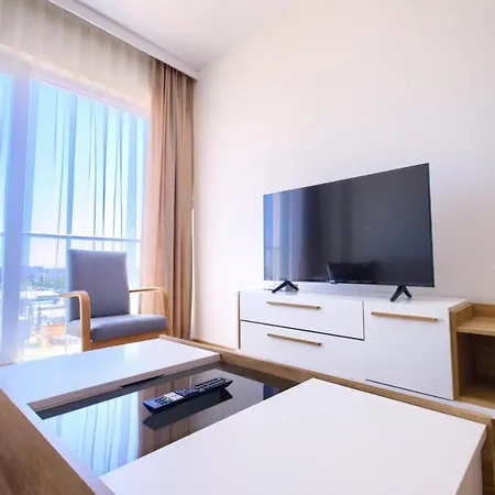 1207 By Newinn Apartment