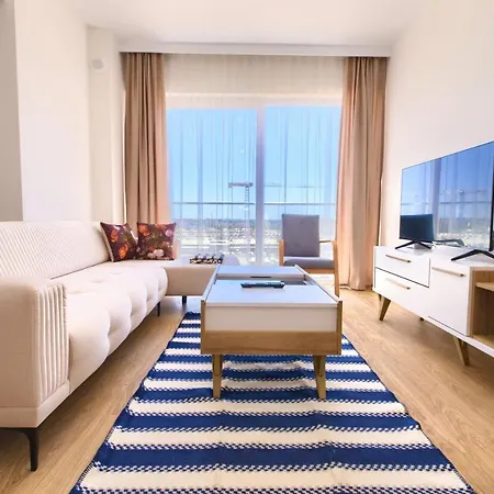 1207 By Newinn Apartment *